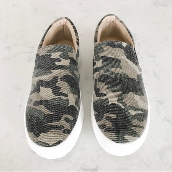🍒SALE🍒LAST PAIR Camo Camouflage Slip On Sneakers - Picture 5 of 8